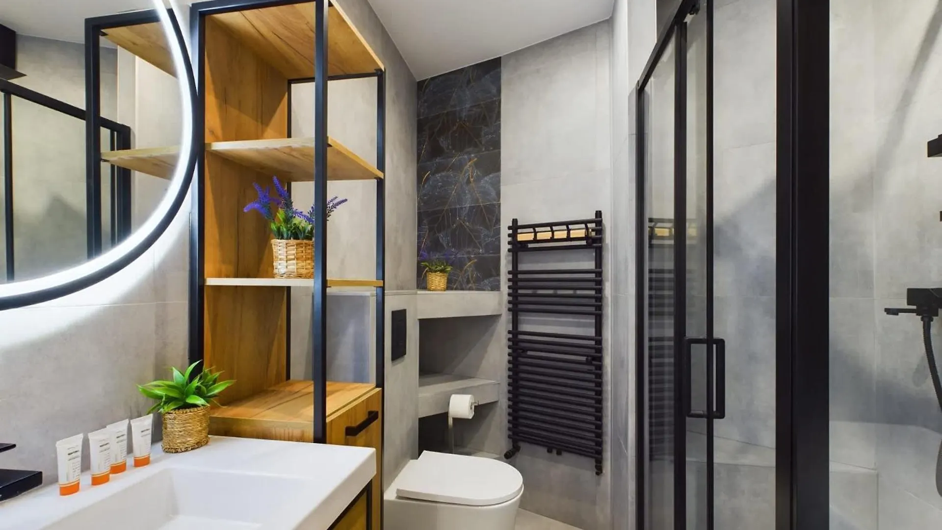 Modern And Comfortable Studios With Smart Tvs Near Pge By Noclegi Renters