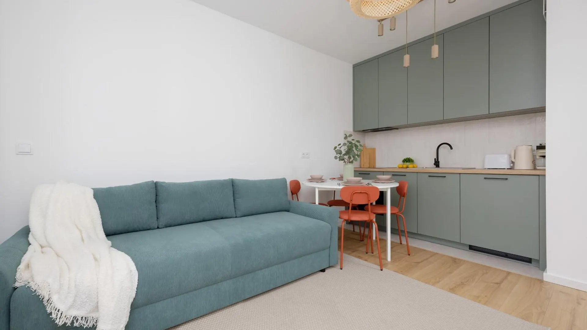 Modern And Comfortable Studios With Smart Tvs Near Pge By Noclegi Renters Апартаменты