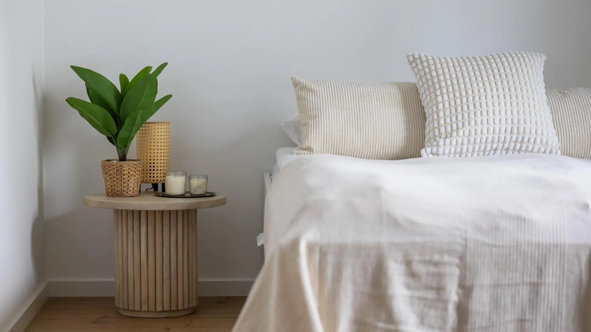 Modern And Comfortable Studios With Smart Tvs Near Pge By Noclegi Renters 0*, Варшава