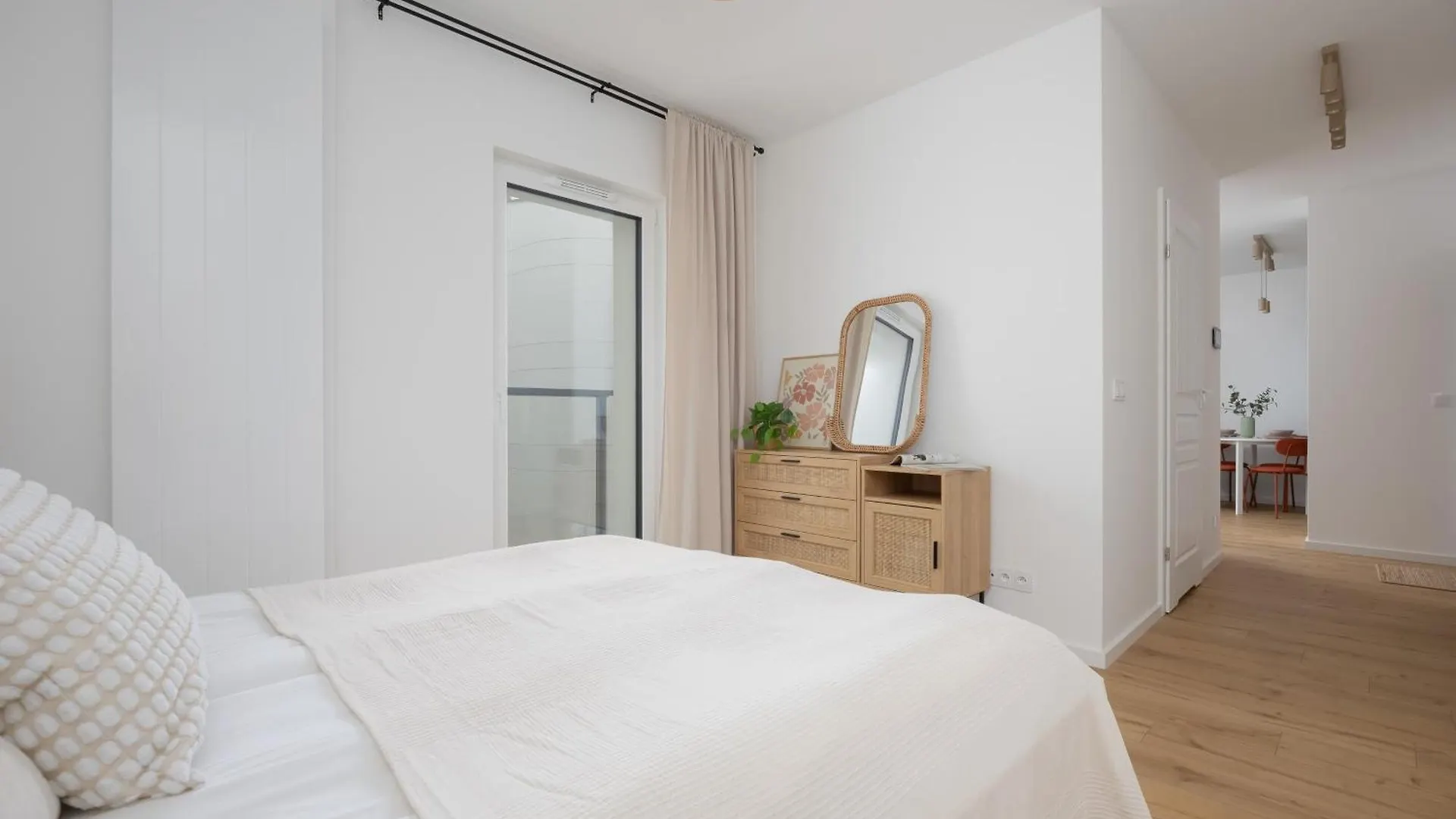 Modern And Comfortable Studios With Smart Tvs Near Pge By Noclegi Renters Апартаменты Варшава