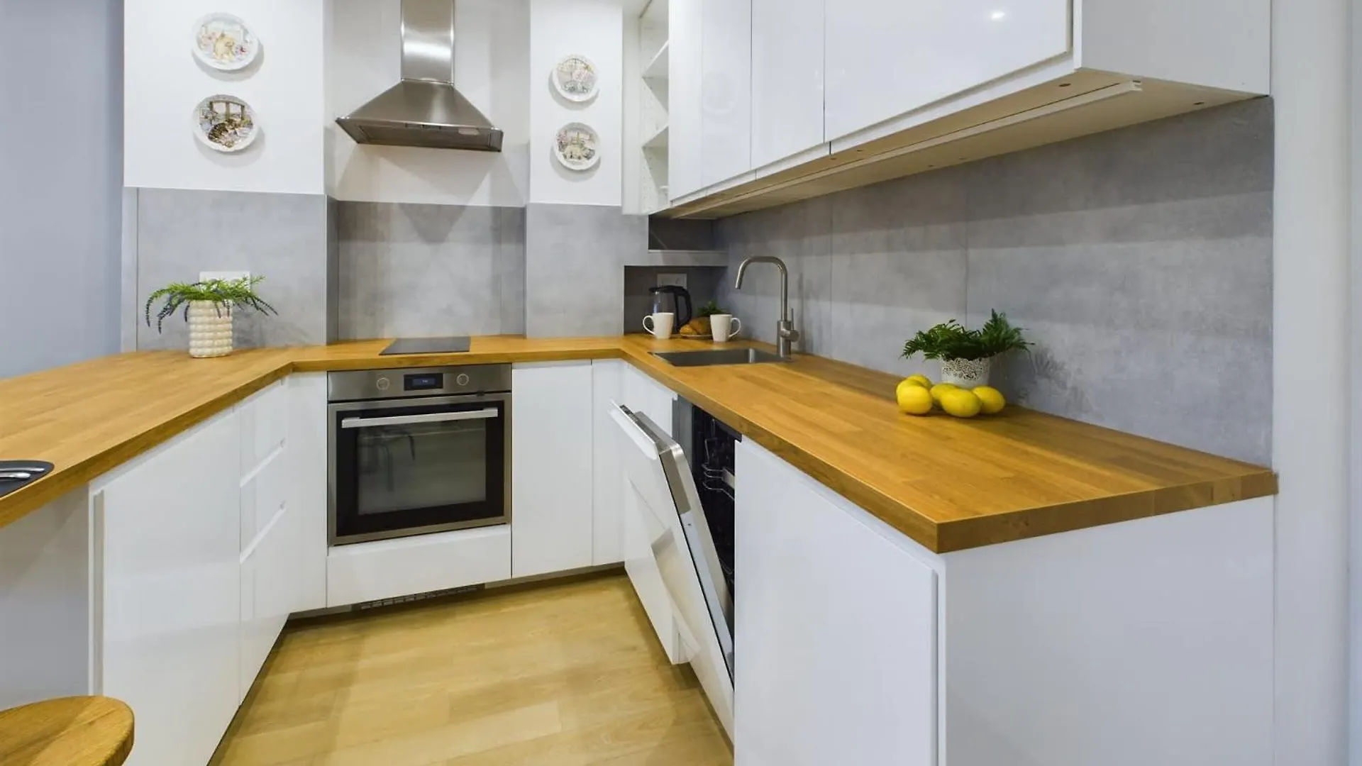 Modern And Comfortable Studios With Smart Tvs Near Pge By Noclegi Renters Apartament Warszawa