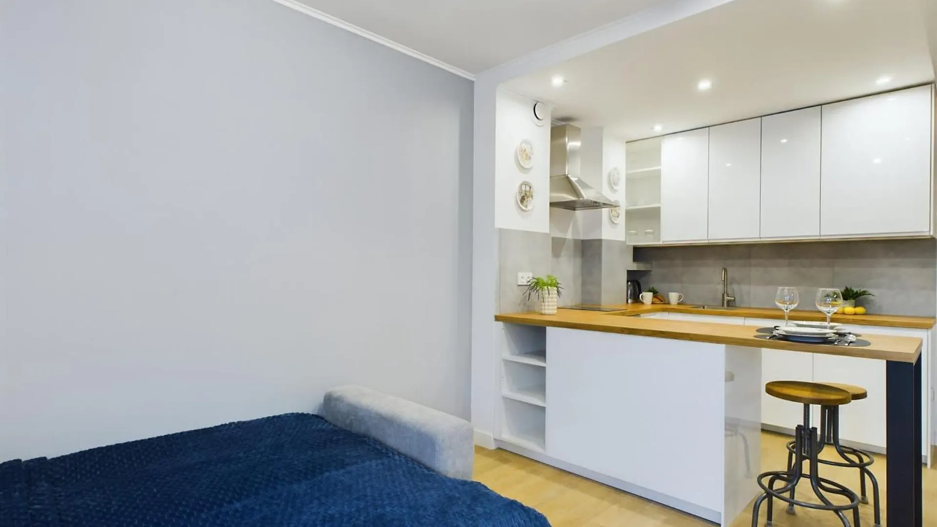 Apartament Modern And Comfortable Studios With Smart Tvs Near Pge By Noclegi Renters