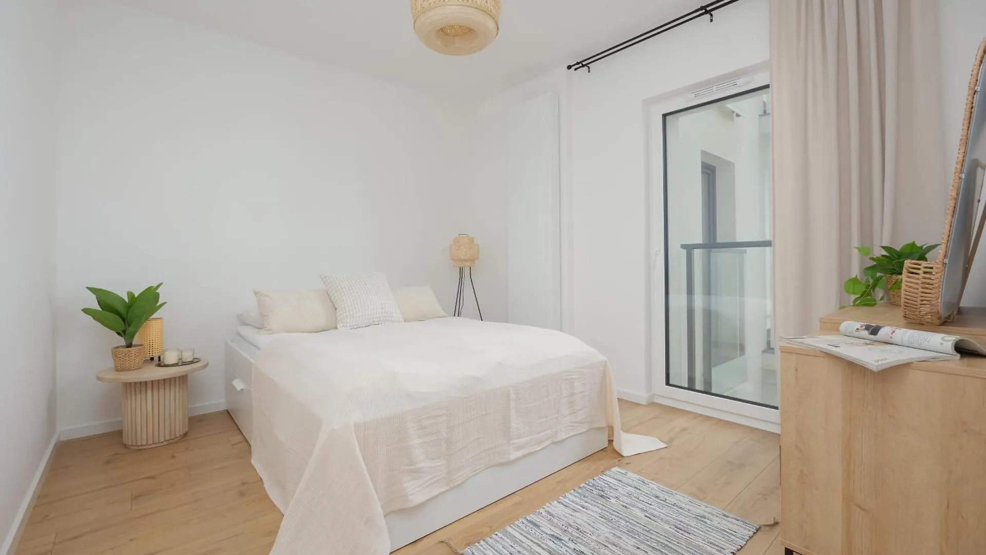Modern And Comfortable Studios With Smart Tvs Near Pge By Noclegi Renters